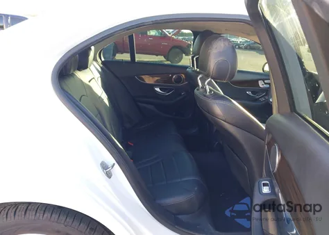 2017 Mercedes-Benz C 300 4Matic из США, поврежденный, VIN 55SWF4KB1HU195083